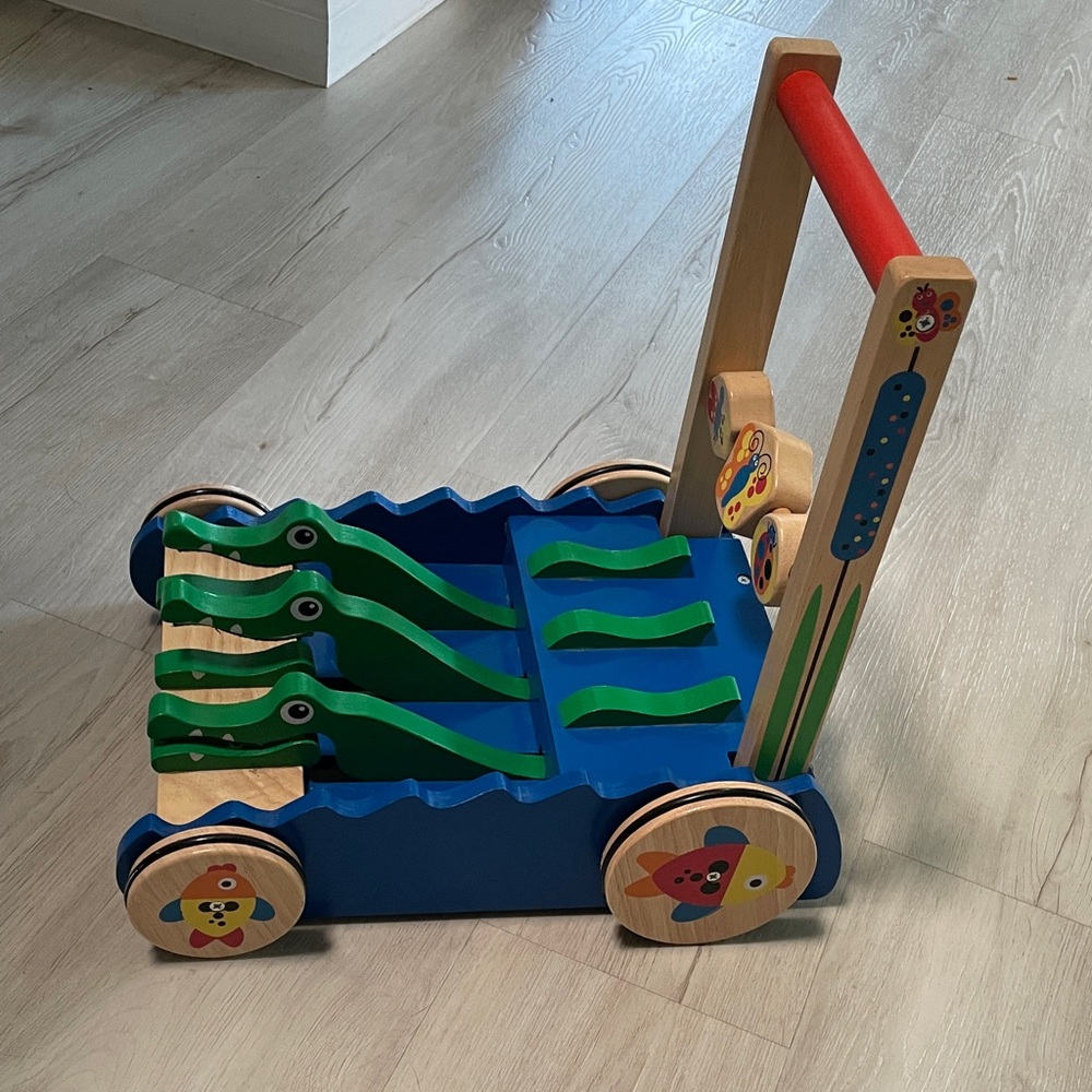 Melissa & Doug Wooden Crocodile Push Toy - Green and Red